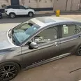 للتنازل من دون مقابل تويوتا كامري gle هايبرد رمادي